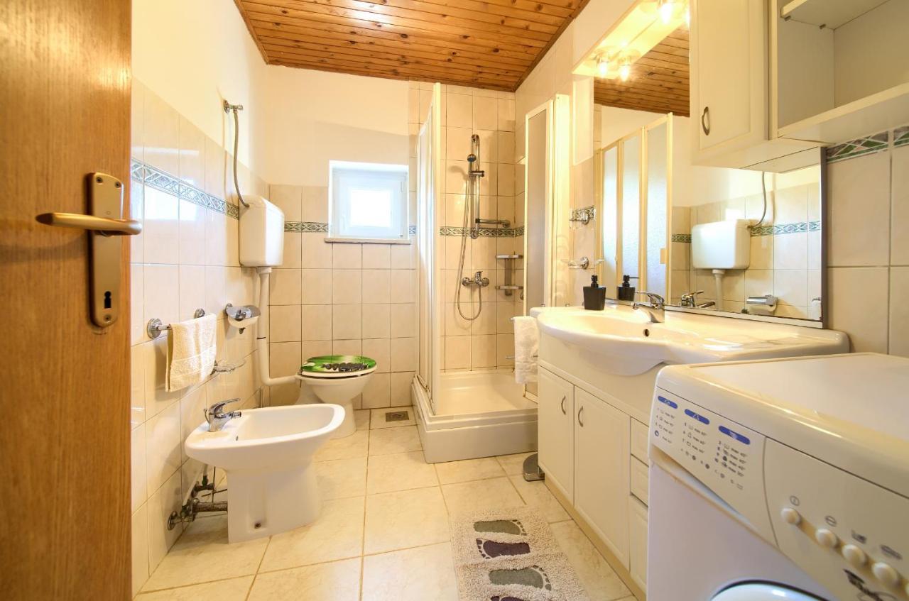 Apartment Lipovac Malinska Buitenkant foto