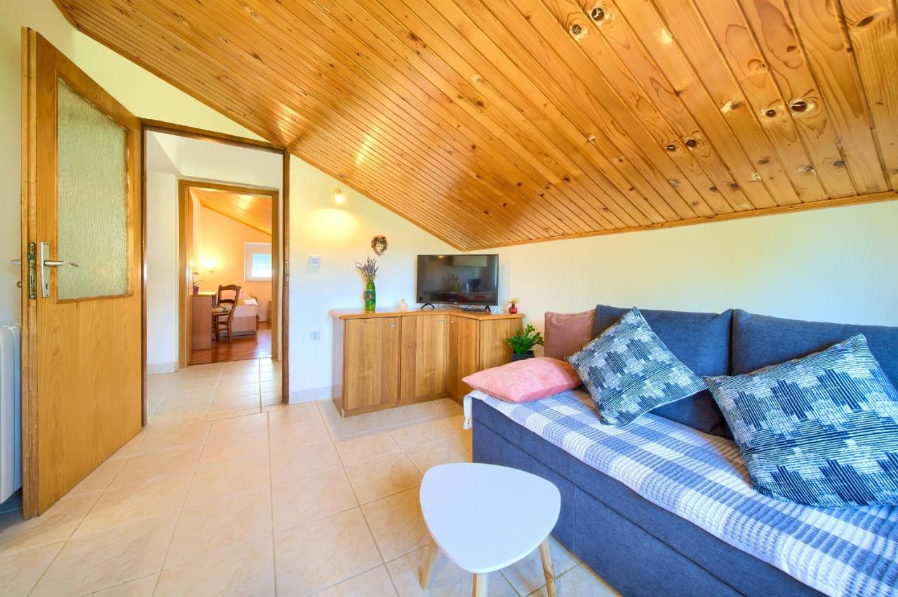 Apartment Lipovac Malinska Buitenkant foto