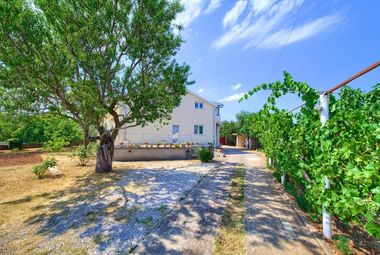 Apartment Lipovac Malinska Buitenkant foto