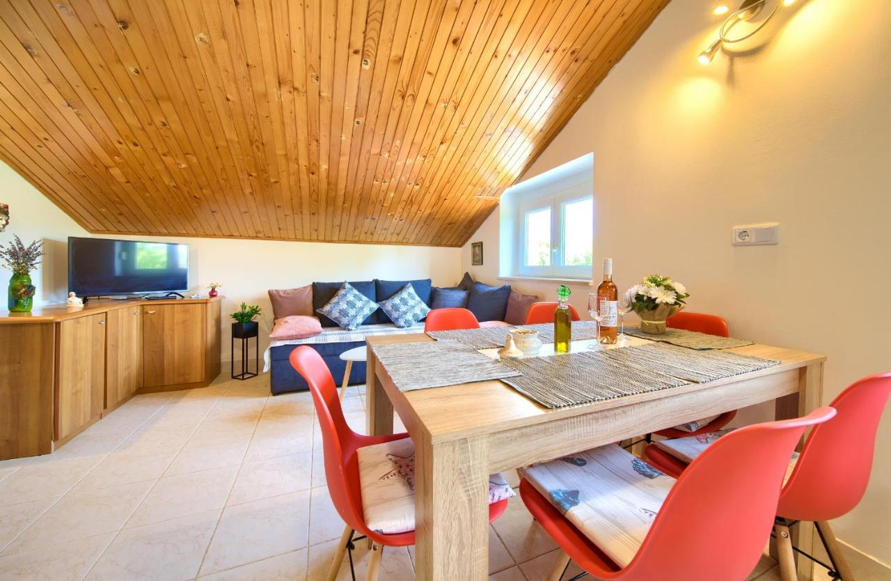Apartment Lipovac Malinska Buitenkant foto