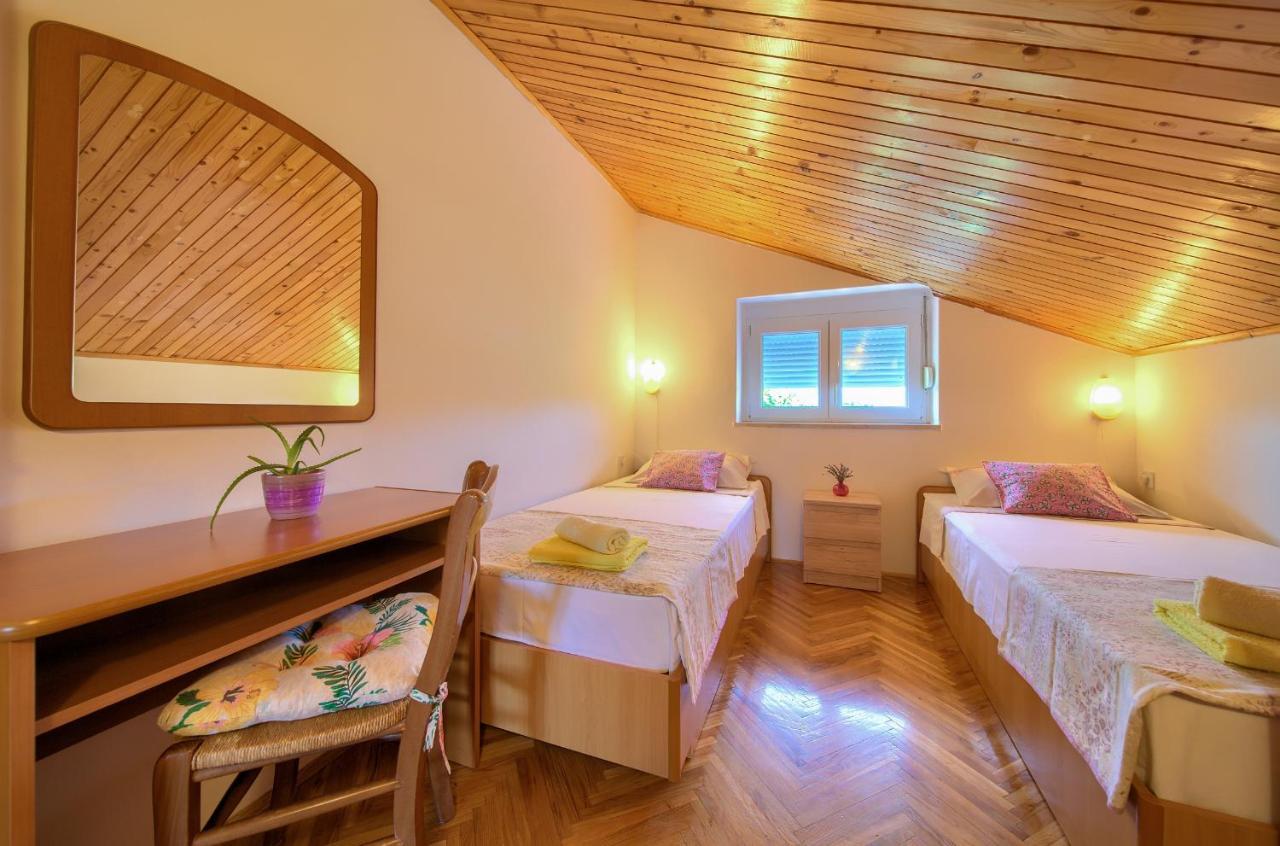 Apartment Lipovac Malinska Buitenkant foto