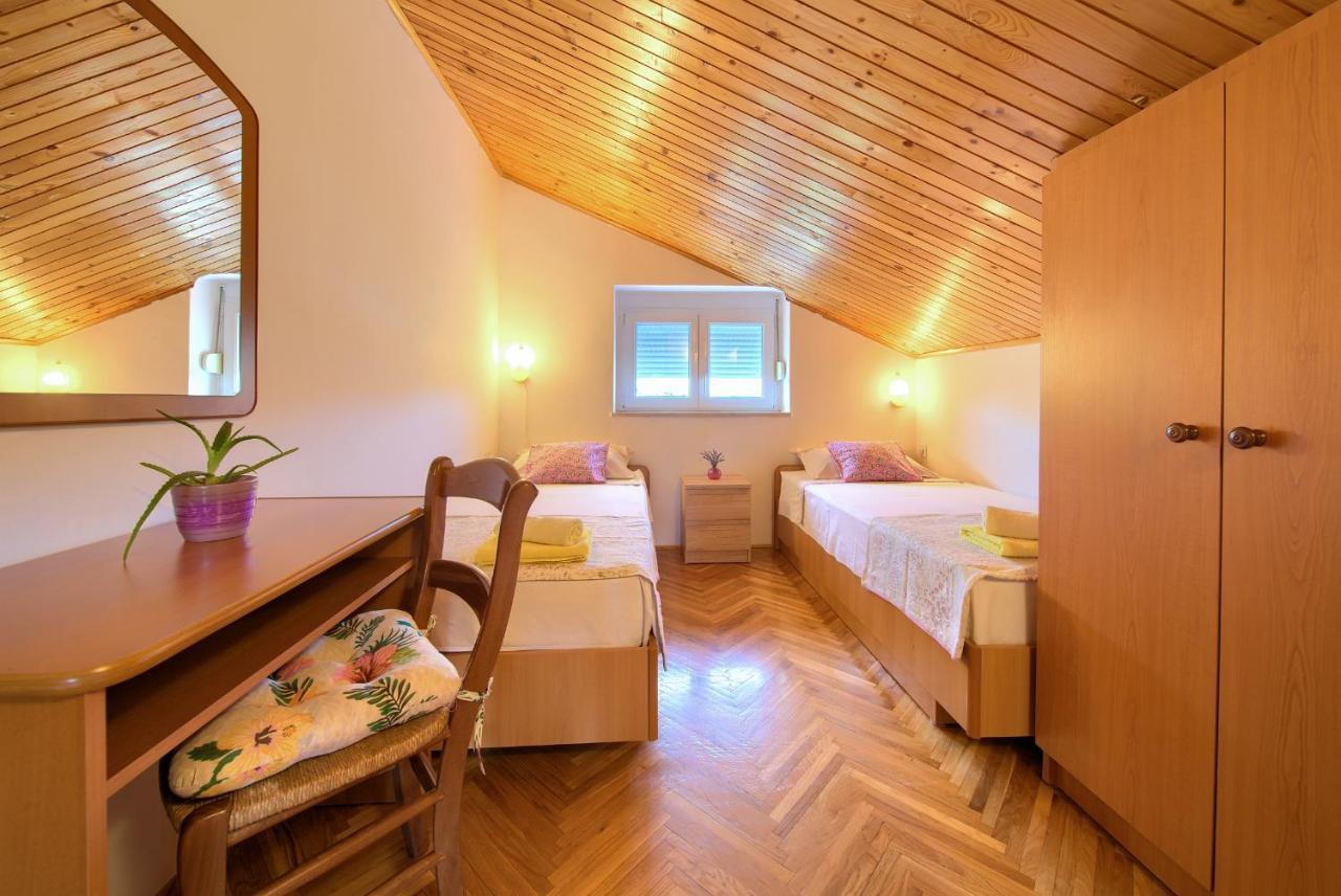 Apartment Lipovac Malinska Buitenkant foto