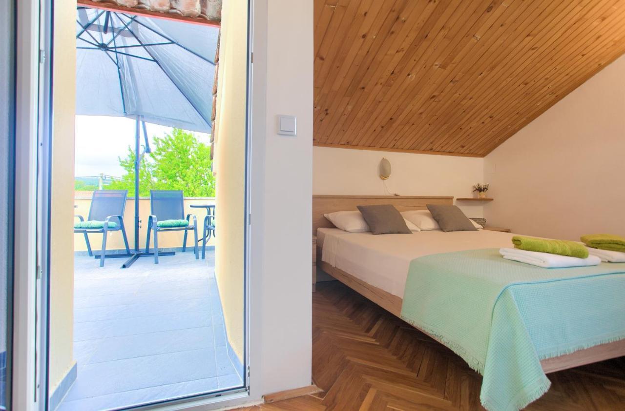 Apartment Lipovac Malinska Buitenkant foto