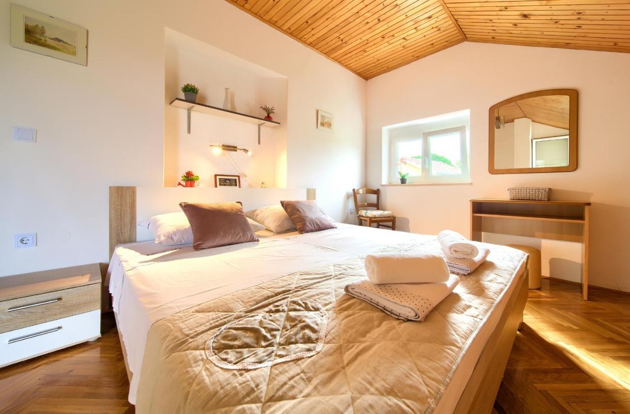 Apartment Lipovac Malinska Buitenkant foto