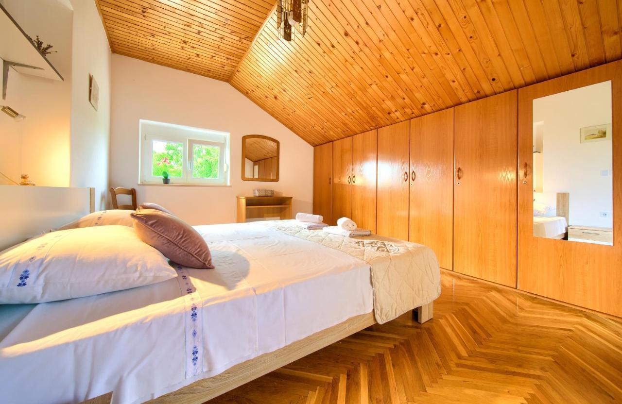Apartment Lipovac Malinska Buitenkant foto